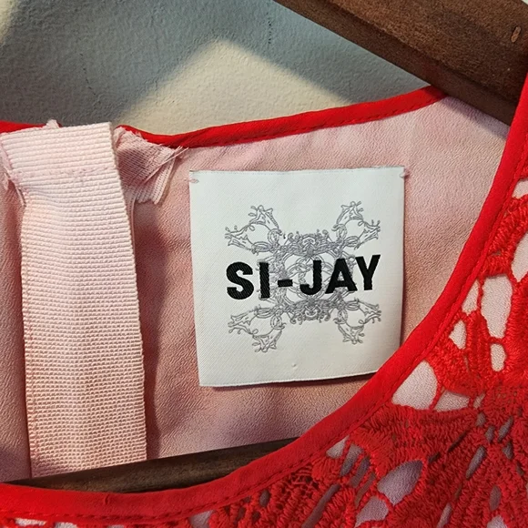 Si-jay Peplum Lace Sheath Cocktail Dress in Blood Orange - Picture 6 of 6